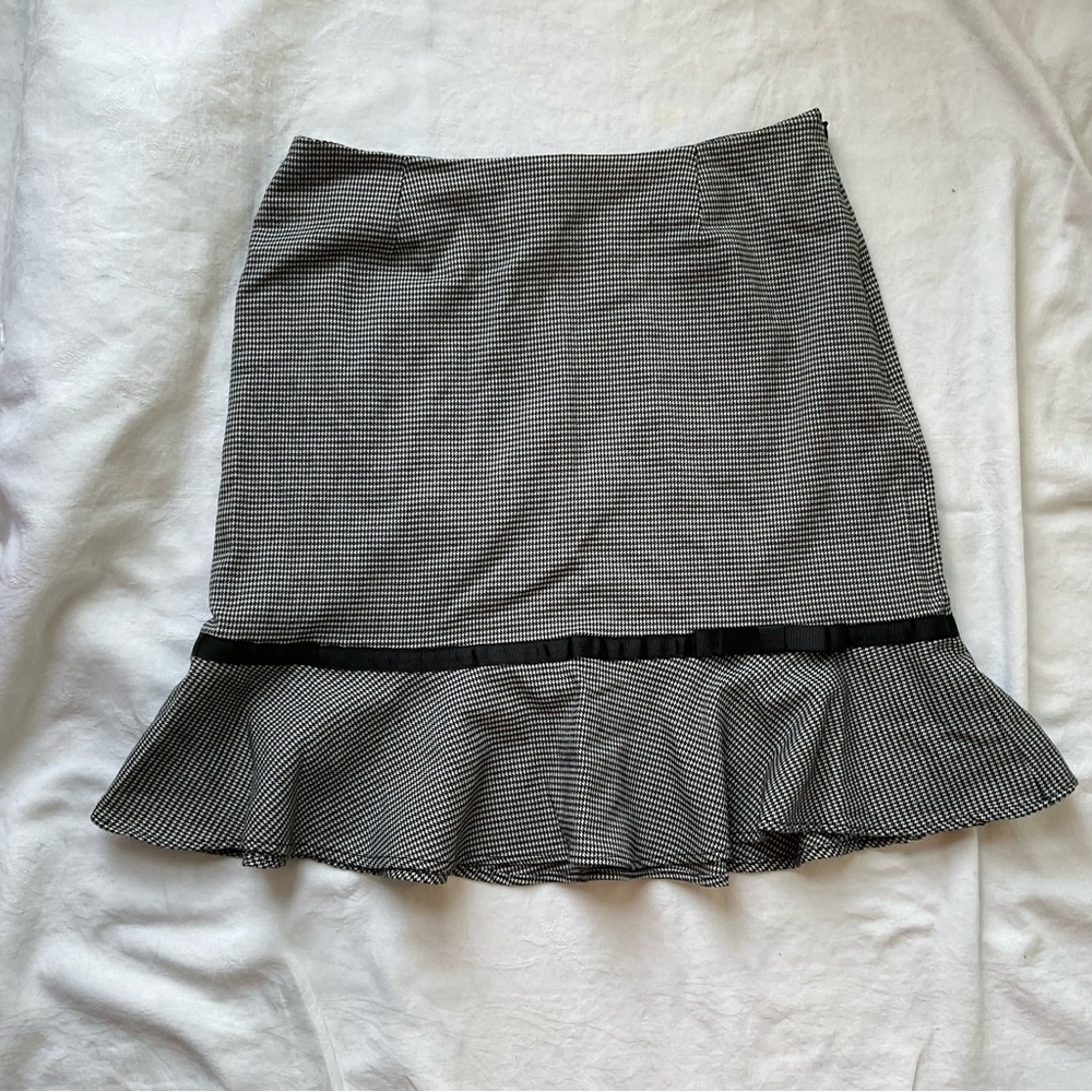 Elegant Black and White Houndstooth Skirt